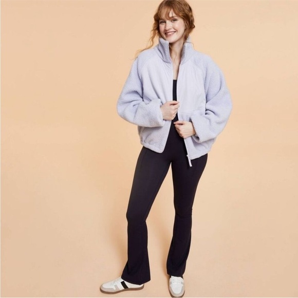 Blogilates Campfire Fleece Full Zip Jacket
NWT Medium - Picture 5 of 5